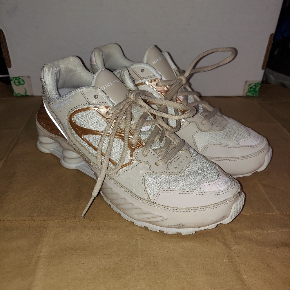 Nike Shox Enigma Desert Sand Womens Rose Gold Pink Beige Size 8 Shoes BQ9001-007